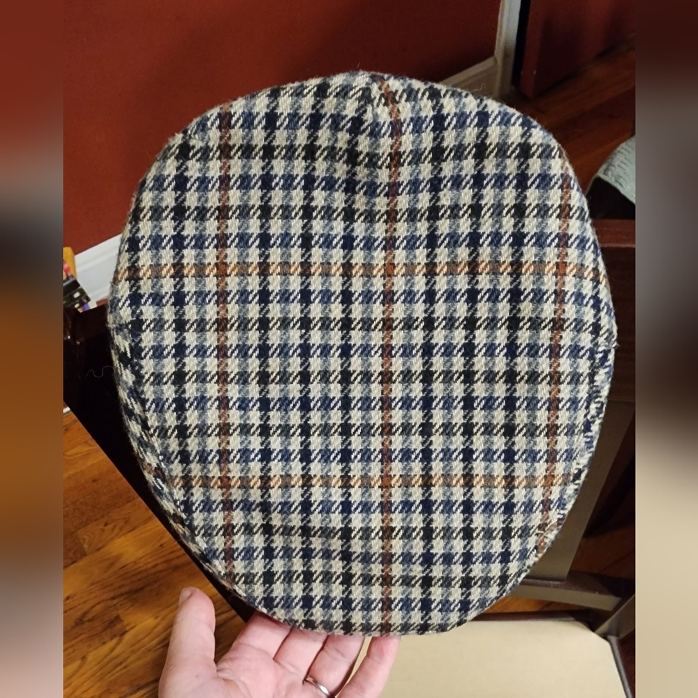Hats of Ireland Castlebar hand tailored flat cap / newsboy cap.